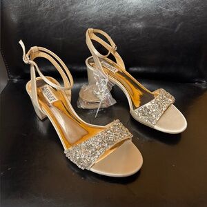 Badgley Mischka Jada Champagne Embellished Low Chunky Heels Size 9